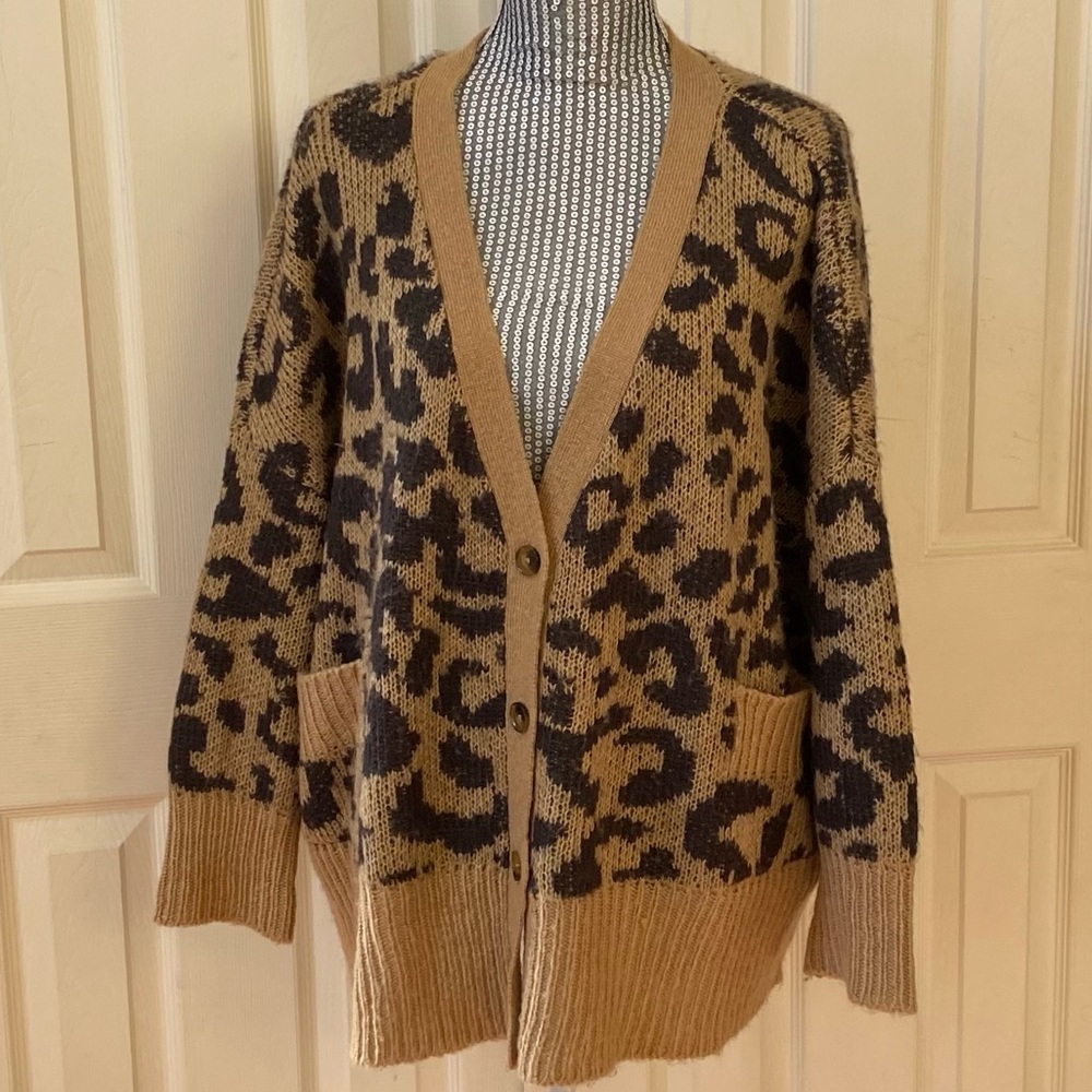 WILDFOX SWEATER/WILDFOX OVERSIZED/ANIMAL PRINT/ BUTTONS CARDIGAN/ BROWN-BLACK/M.